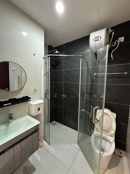 Condominium for Rent at Amberside @ Country Garden Danga Bay - Warren Tong - Bathroom - PropertyGuru.com.my