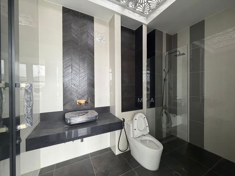 Semi-Detached House for Sale in Setia Tropika (Johor Bahru) - Amber Ma - Bathroom - PropertyGuru.com.my