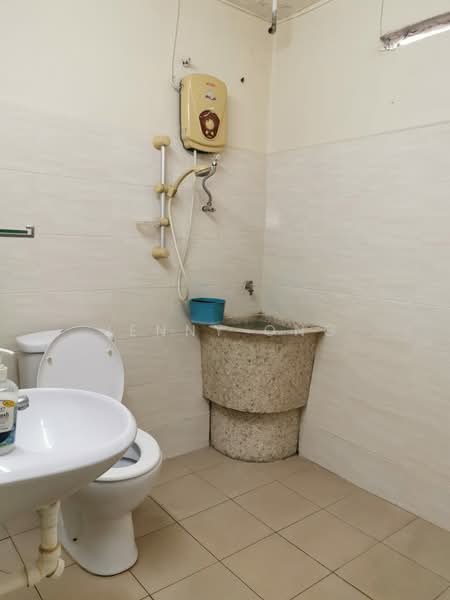 Shop / Office for Sale in Raja Uda (Butterworth) - Jenny Ong - Bathroom - PropertyGuru.com.my