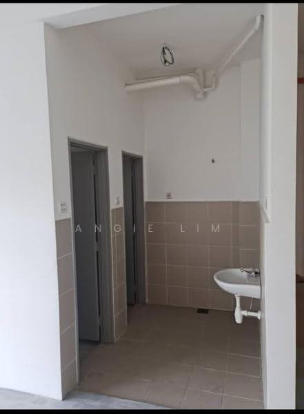 Shop / Office untuk Disewa di Pudu (KL City Centre) - Angie Lim - Bathroom - PropertyGuru.com.my