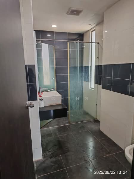 Service Residence for Rent at D'Inspire Residence (Inspira Bestari) - Le Ching . - Bathroom - PropertyGuru.com.my