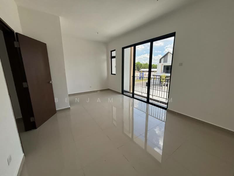 2-storey Terraced House for Sale in Bandar Dato Onn (Tebrau) - Benjamin Lim - Living Room - PropertyGuru.com.my
