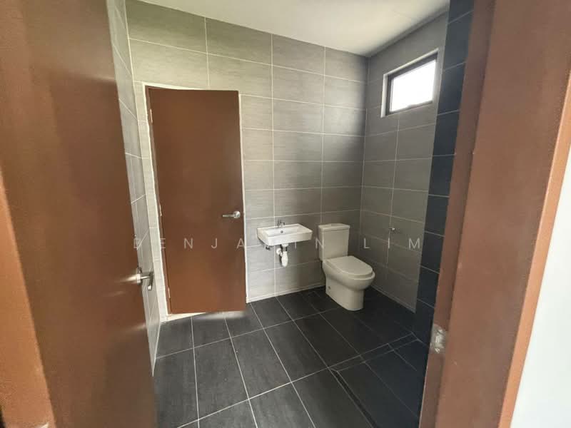2-storey Terraced House for Sale in Bandar Dato Onn (Tebrau) - Benjamin Lim - Bathroom - PropertyGuru.com.my
