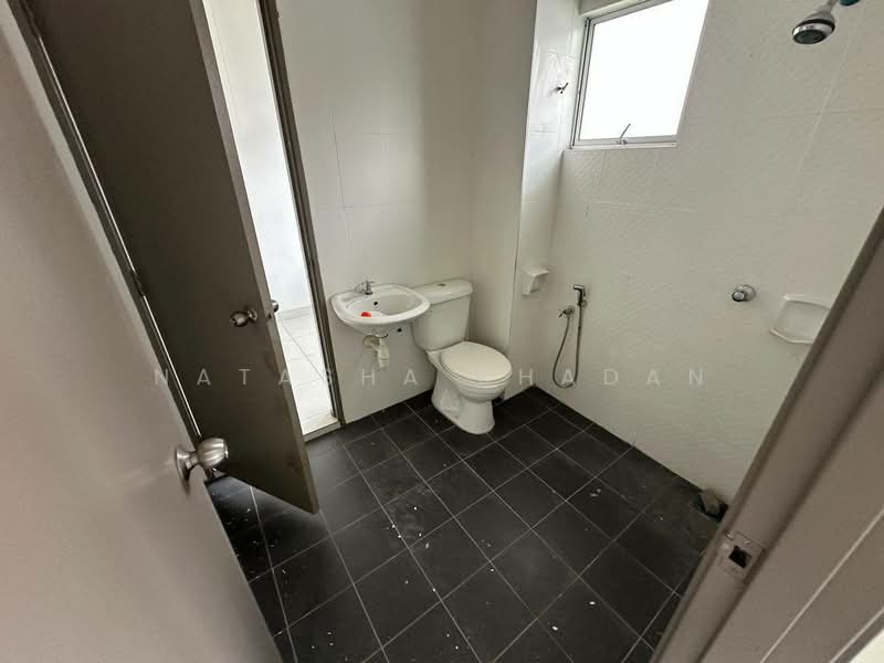 2-storey Terraced House for Sale in Aman Putri (Sungai Buloh) - Natasha Shadan - Bathroom - PropertyGuru.com.my