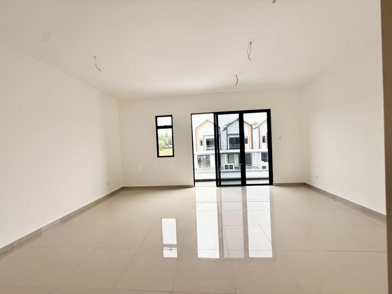 2-storey Terraced House for Sale in Bandar Dato Onn (Tebrau) - Yik Tat - Living Room - PropertyGuru.com.my