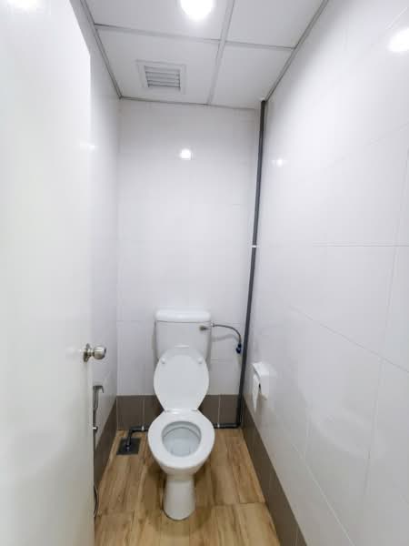 Shop / Office for Rent in Kampung Sungai Kayu Ara (Petaling Jaya) - Esther Tan - Bathroom - PropertyGuru.com.my