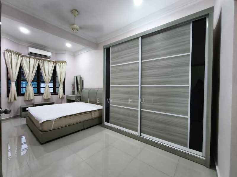 1-storey Terraced House for Rent in Taman Pelangi (Johor Bahru) - Siew Hui - Bedroom - PropertyGuru.com.my