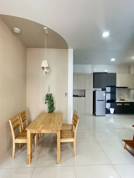 Condominium for Rent at Bay Laurel @ Country Garden Danga Bay - Muslieg . - Dining Room - PropertyGuru.com.my
