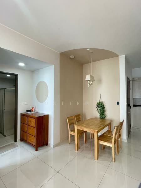 Condominium for Rent at Bay Laurel @ Country Garden Danga Bay - Muslieg . - Dining Room - PropertyGuru.com.my