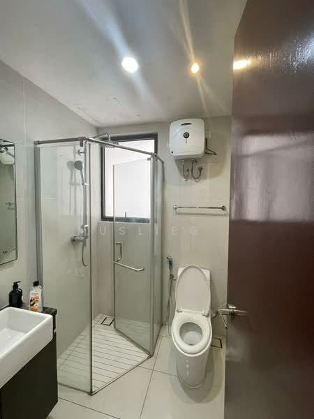 Condominium for Rent at Bay Laurel @ Country Garden Danga Bay - Muslieg . - Bathroom - PropertyGuru.com.my