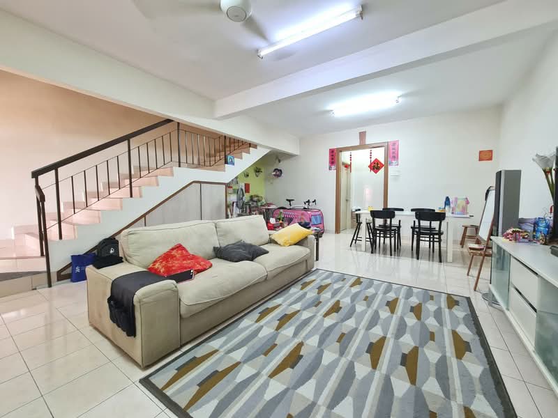 2-storey Terraced House for Sale in Taman Segar Perdana (Cheras) - Ken Lew - Living Room - PropertyGuru.com.my