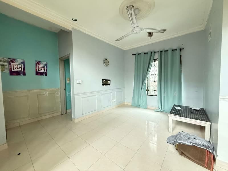 Rumah Banglo untuk Dijual di Taman Cenderawasih (Rasah) - Mohd Mortadza Ahmad - Living Room - PropertyGuru.com.my