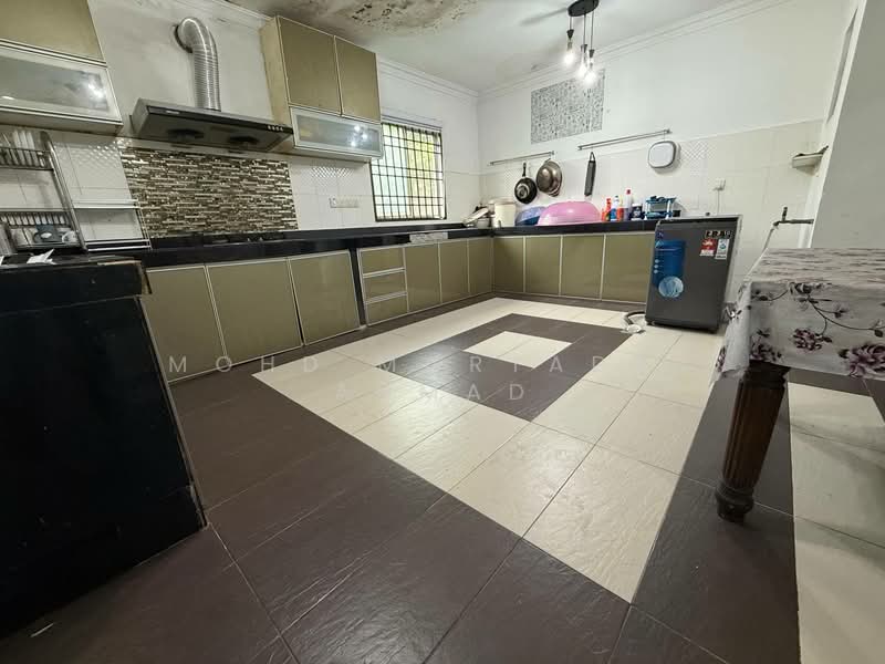 Rumah Banglo untuk Dijual di Taman Cenderawasih (Rasah) - Mohd Mortadza Ahmad - Kitchen - PropertyGuru.com.my