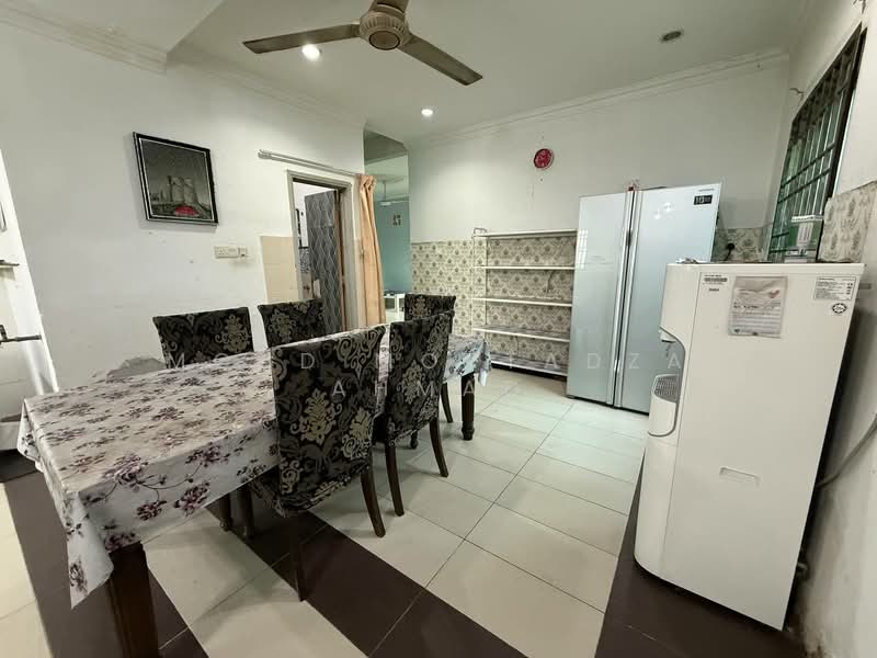 Rumah Banglo untuk Dijual di Taman Cenderawasih (Rasah) - Mohd Mortadza Ahmad - Dining Room - PropertyGuru.com.my