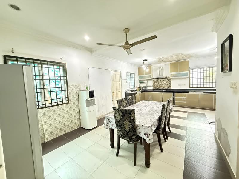 Rumah Banglo untuk Dijual di Taman Cenderawasih (Rasah) - Mohd Mortadza Ahmad - Kitchen - PropertyGuru.com.my