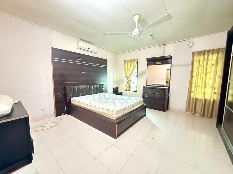 Rumah Banglo untuk Dijual di Taman Cenderawasih (Rasah) - Mohd Mortadza Ahmad - Bedroom - PropertyGuru.com.my