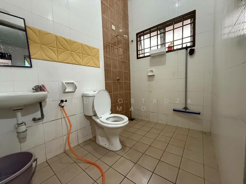Rumah Banglo untuk Dijual di Taman Cenderawasih (Rasah) - Mohd Mortadza Ahmad - Bathroom - PropertyGuru.com.my