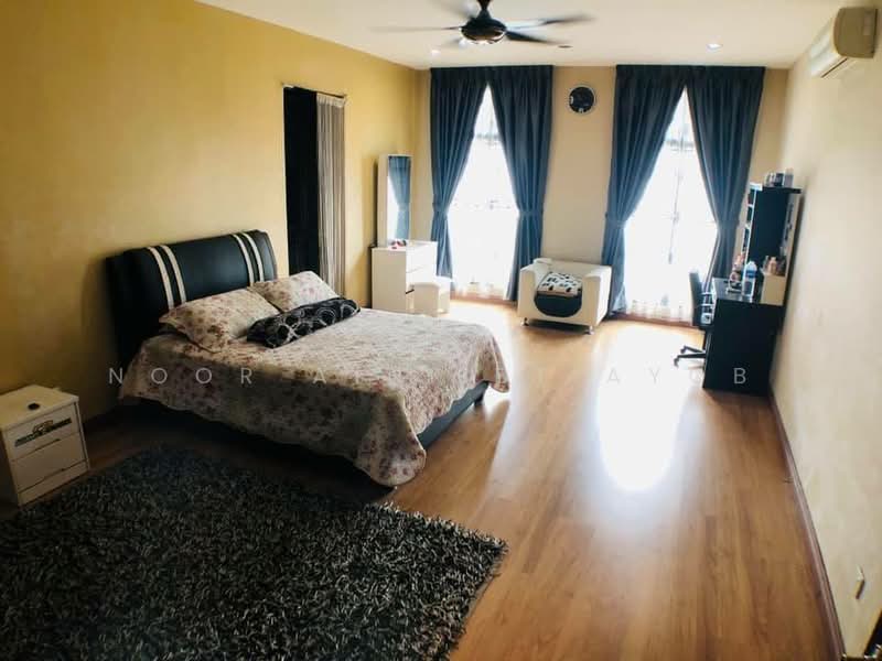 EXCLUSIVE 3.5 Bungalow Country Heights Kajang FULLY FURNISHED untuk Untuk Dijual - RM 4,700,000, Apr 2026 - Bedroom - PropertyGuru.com.my