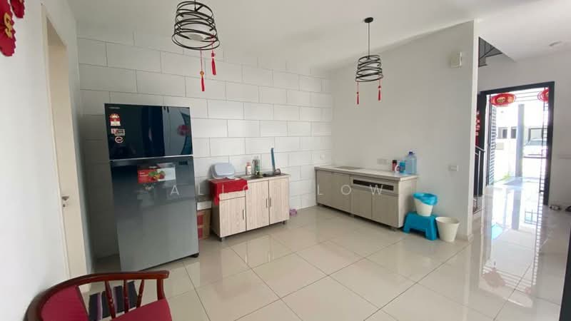 Rumah Teres 3 Tingkat untuk Dijual di Tamansari (Rawang) - Alice Low - Kitchen - PropertyGuru.com.my