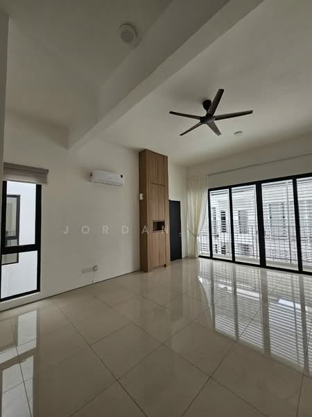 Townhouse for Rent in Kayu Ara (Selangor) - Jordan Teh - Living Room - PropertyGuru.com.my