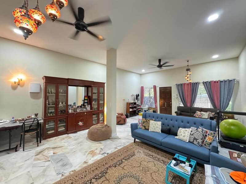 2.5-storey Terraced House for Sale in Taman Bukit Utama (Ulu Kelang) - Azli Ibrahim - Living Room - PropertyGuru.com.my