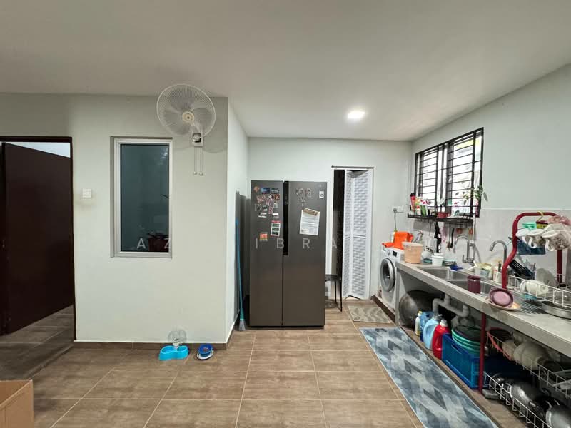 2.5-storey Terraced House for Sale in Taman Bukit Utama (Ulu Kelang) - Azli Ibrahim - Kitchen - PropertyGuru.com.my