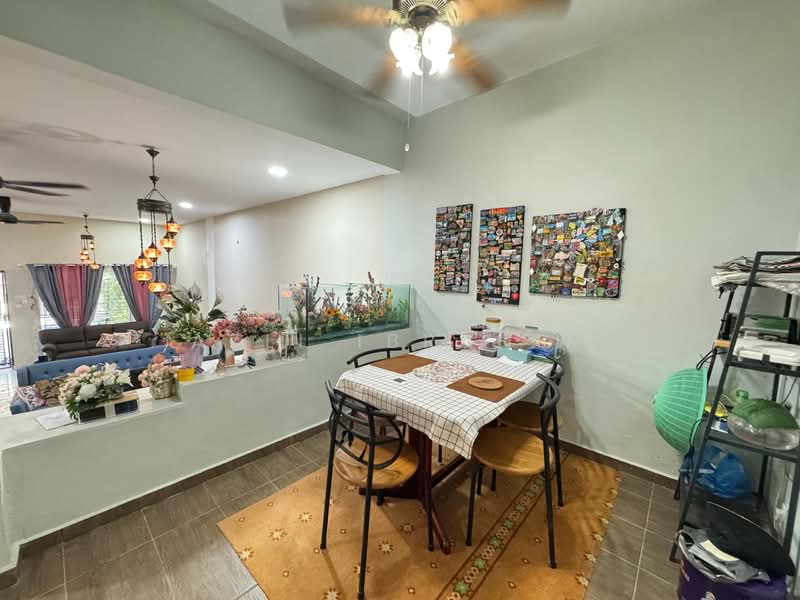 2.5-storey Terraced House for Sale in Taman Bukit Utama (Ulu Kelang) - Azli Ibrahim - Living Room - PropertyGuru.com.my