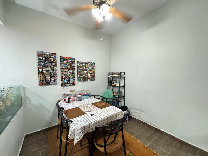 2.5-storey Terraced House for Sale in Taman Bukit Utama (Ulu Kelang) - Azli Ibrahim - Dining Room - PropertyGuru.com.my