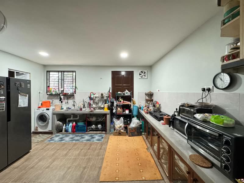 2.5-storey Terraced House for Sale in Taman Bukit Utama (Ulu Kelang) - Azli Ibrahim - Kitchen - PropertyGuru.com.my