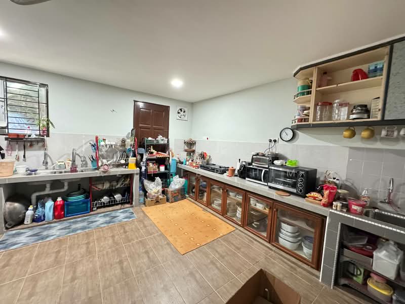 2.5-storey Terraced House for Sale in Taman Bukit Utama (Ulu Kelang) - Azli Ibrahim - Kitchen - PropertyGuru.com.my