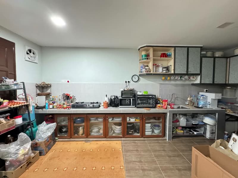 2.5-storey Terraced House for Sale in Taman Bukit Utama (Ulu Kelang) - Azli Ibrahim - Kitchen - PropertyGuru.com.my