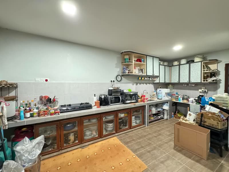 2.5-storey Terraced House for Sale in Taman Bukit Utama (Ulu Kelang) - Azli Ibrahim - Kitchen - PropertyGuru.com.my