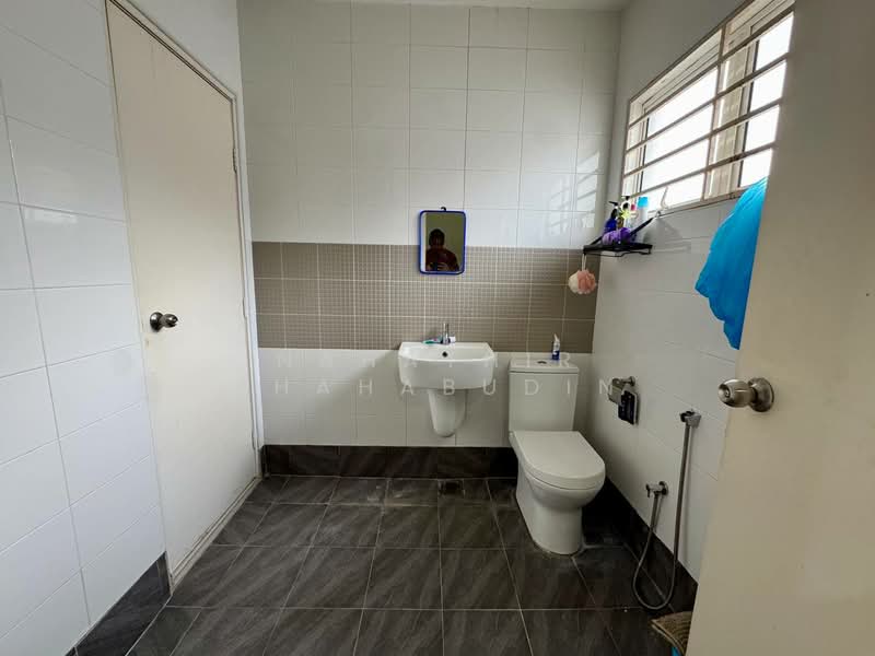 Rumah Teres 2 Tingkat untuk Dijual di Shah Alam (Selangor) - Nahathir Shahabudin - Bathroom - PropertyGuru.com.my