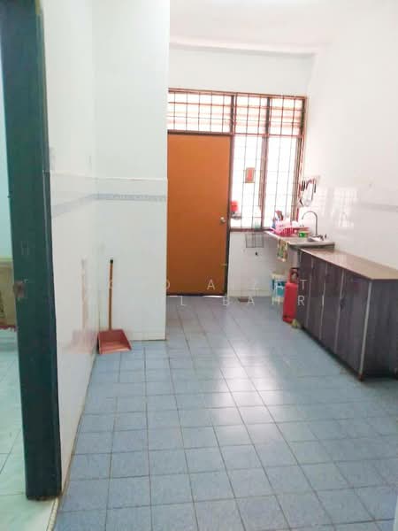 2-storey Terraced House for Sale in Bandar Baru Salak Tinggi (Sepang) - Mohd Aizat Saiful Bahri - Kitchen - PropertyGuru.com.my