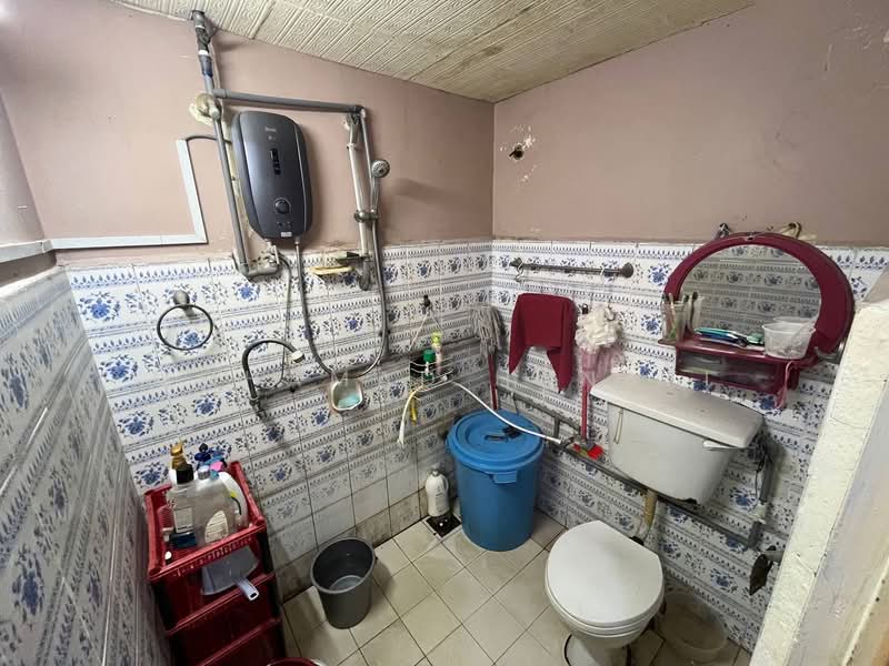2-storey Terraced House for Sale in Taman Selayang Indah (Selayang) - Mohamad Hanafi - Bathroom - PropertyGuru.com.my
