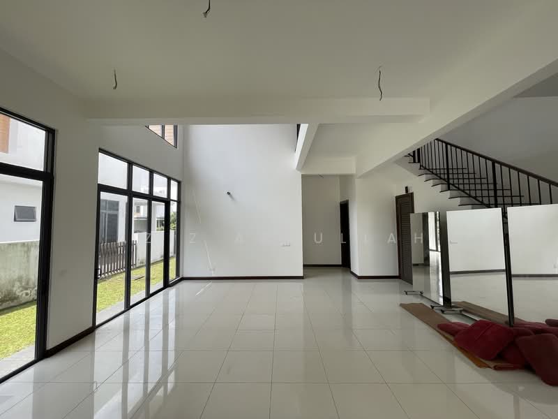 Semi-Detached House for Sale in Telok Panglima Garang (Selangor) - Aziz Abdullah - Living Room - PropertyGuru.com.my