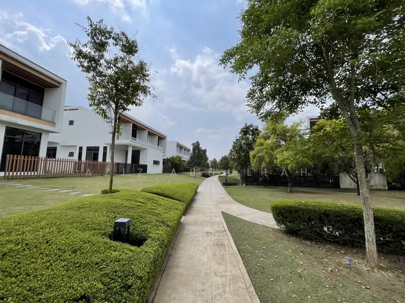 Semi-Detached House for Sale in Telok Panglima Garang (Selangor) - Aziz Abdullah - Back Alley - PropertyGuru.com.my