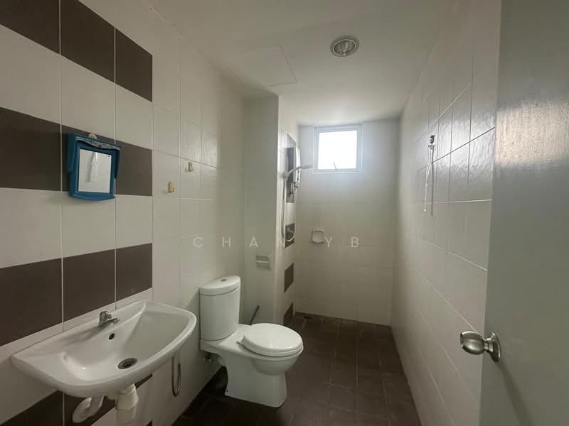 Condominium for Sale at The Golden Triangle Condominium - Chan YB - Bathroom - PropertyGuru.com.my