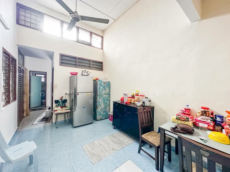 1-storey Terraced House for Sale in Taman Bukit Kuchai (Bandar Kinrara) - Mohd Aizat Saiful Bahri - Kitchen - PropertyGuru.com.my