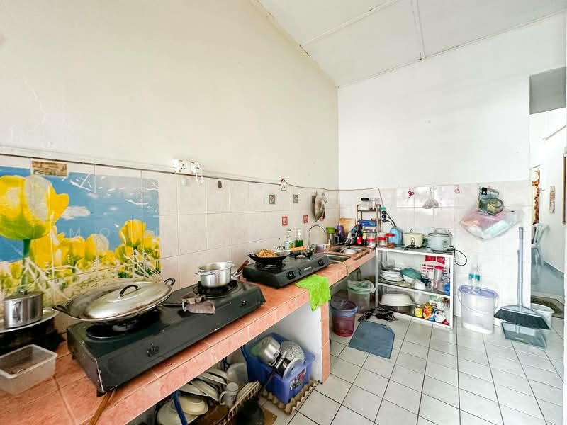 1-storey Terraced House for Sale in Taman Bukit Kuchai (Bandar Kinrara) - Mohd Aizat Saiful Bahri - Kitchen - PropertyGuru.com.my