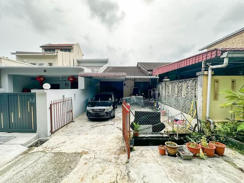 1-storey Terraced House for Sale in Taman Bukit Kuchai (Bandar Kinrara) - Mohd Aizat Saiful Bahri - Exterior - PropertyGuru.com.my