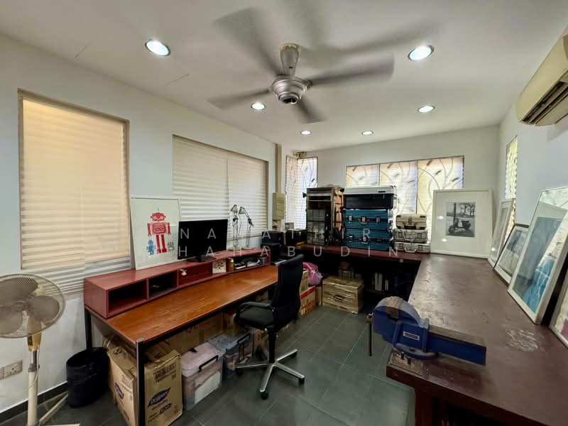 Bungalow for Sale in Taman TTDI Jaya (Shah Alam) - Nahathir Shahabudin - Study - PropertyGuru.com.my