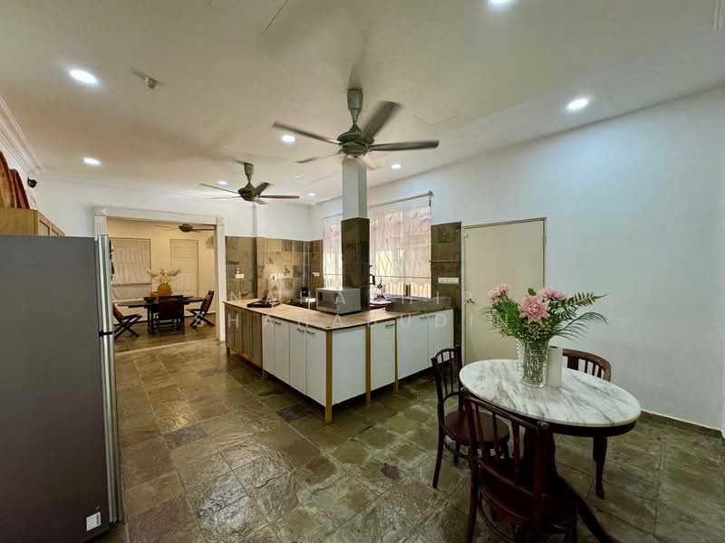 Bungalow for Sale in Taman TTDI Jaya (Shah Alam) - Nahathir Shahabudin - Kitchen - PropertyGuru.com.my