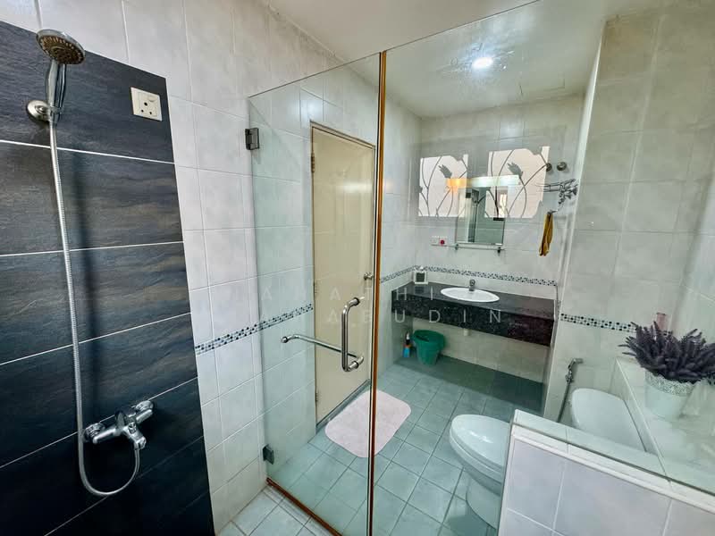Bungalow for Sale in Taman TTDI Jaya (Shah Alam) - Nahathir Shahabudin - Bathroom - PropertyGuru.com.my