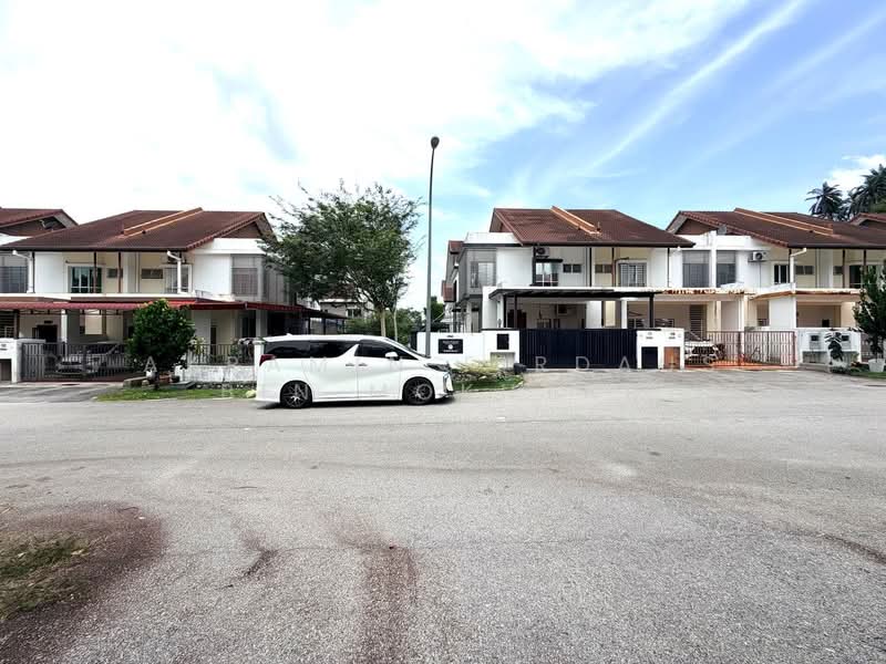 2-storey Terraced House for Sale in Puncak Bestari (Puncak Alam) - Akramin Firdaus Bin Mokhtar - Exterior - PropertyGuru.com.my