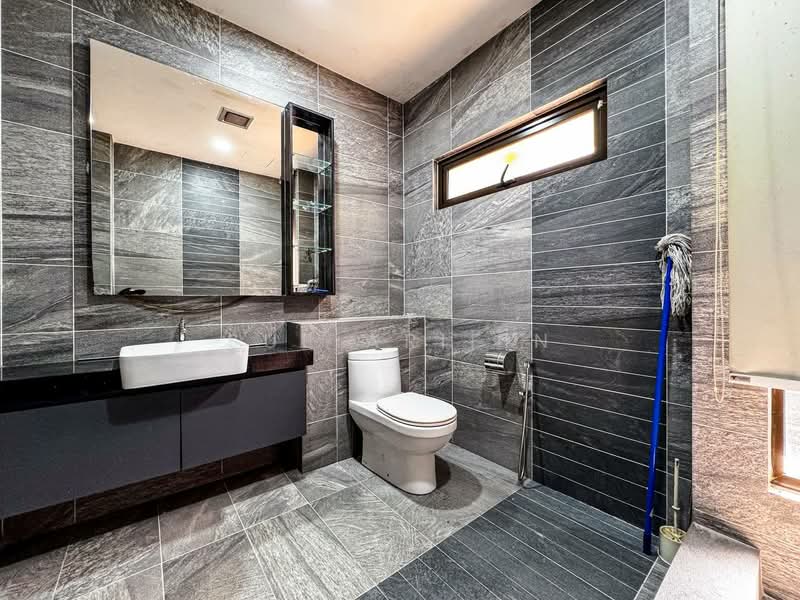 Bungalow for Sale in Bukit Rahman Putra (Sungai Buloh) - Sue Arifin - Bathroom - PropertyGuru.com.my