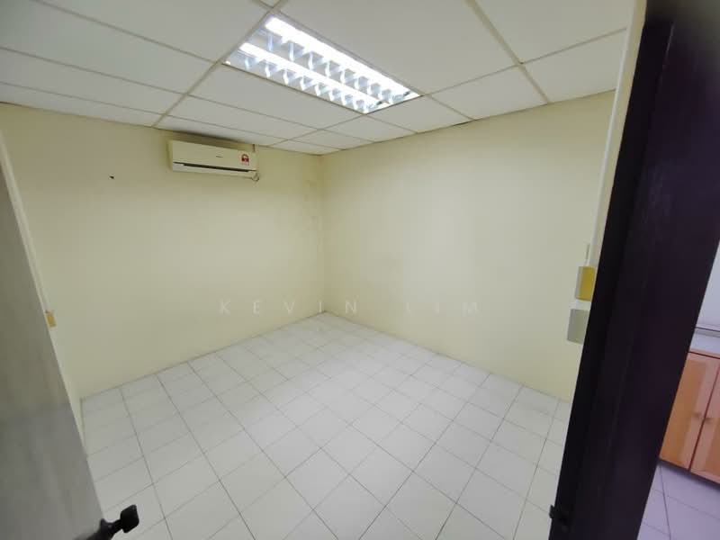 For Rent - Single Storey Corner Shop 2800 Sf Rent Big Compound Jelutong