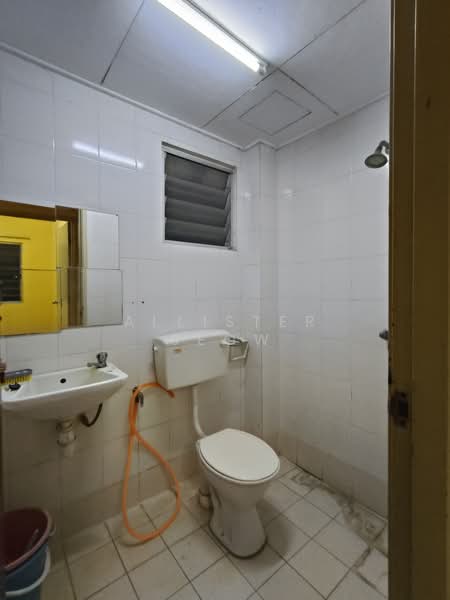 Pangsapuri untuk Dijual di Pangsapuri Randa - Allister Seow - Bathroom - PropertyGuru.com.my