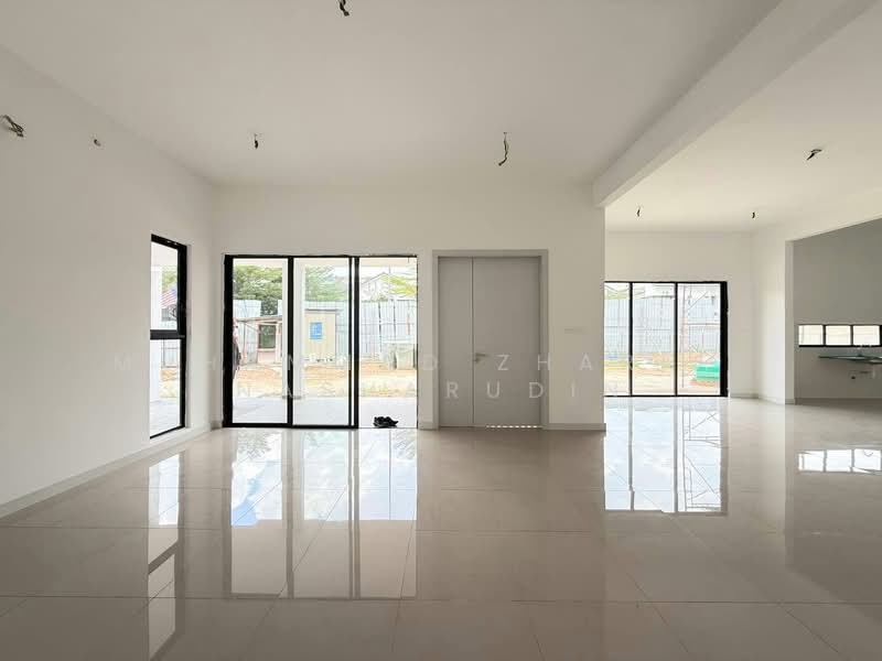 Rumah Teres 2 Tingkat untuk Dijual di Taman Cahaya Alam (Shah Alam) - Muhammad Zhariff Nasharudin - Living Room - PropertyGuru.com.my