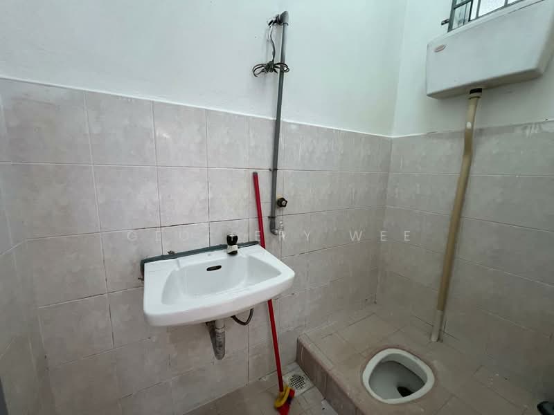 2-storey Terraced House for Rent in Taman Tanjung Minyak Utama (Tanjong Minyak) - Geoffery Wee - Bathroom - PropertyGuru.com.my
